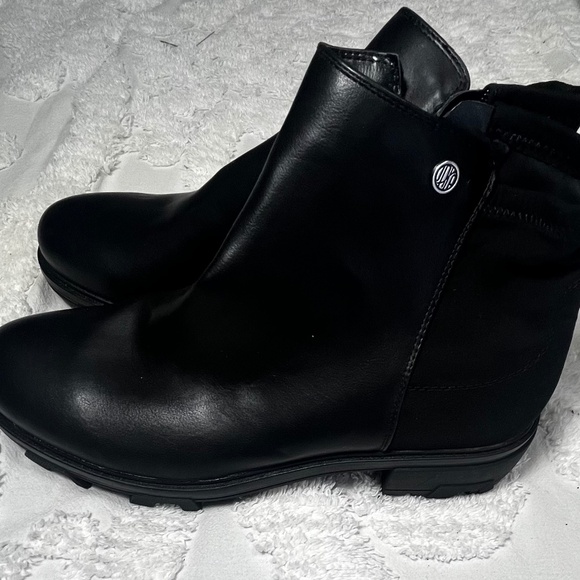NWT Unisa Chelsea Boot Size 11 - Picture 2 of 5
